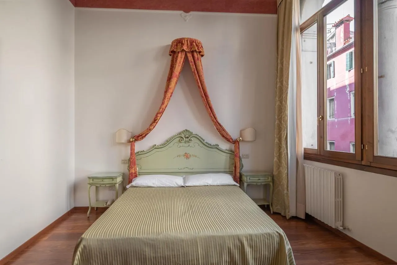 Hotel Al Sotoportego Venice 0*,  Italy