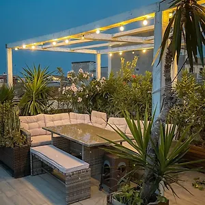 Follow The Sun - Rooftop Terrace , Katania Włochy
