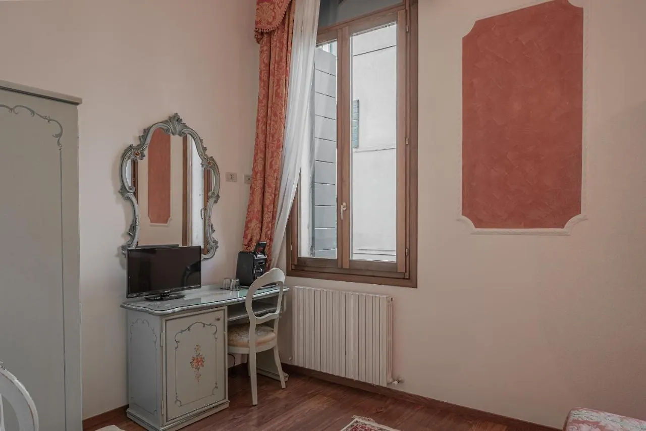 Hotel Al Sotoportego Venice 0*,  Italy